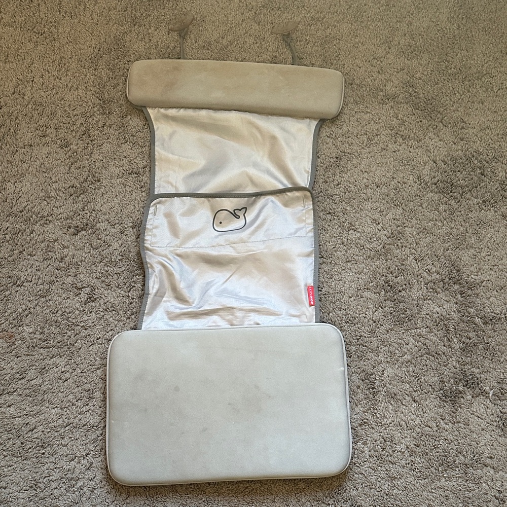 Skip Hop Cream Bath Kneeler and Elbow Rest Set